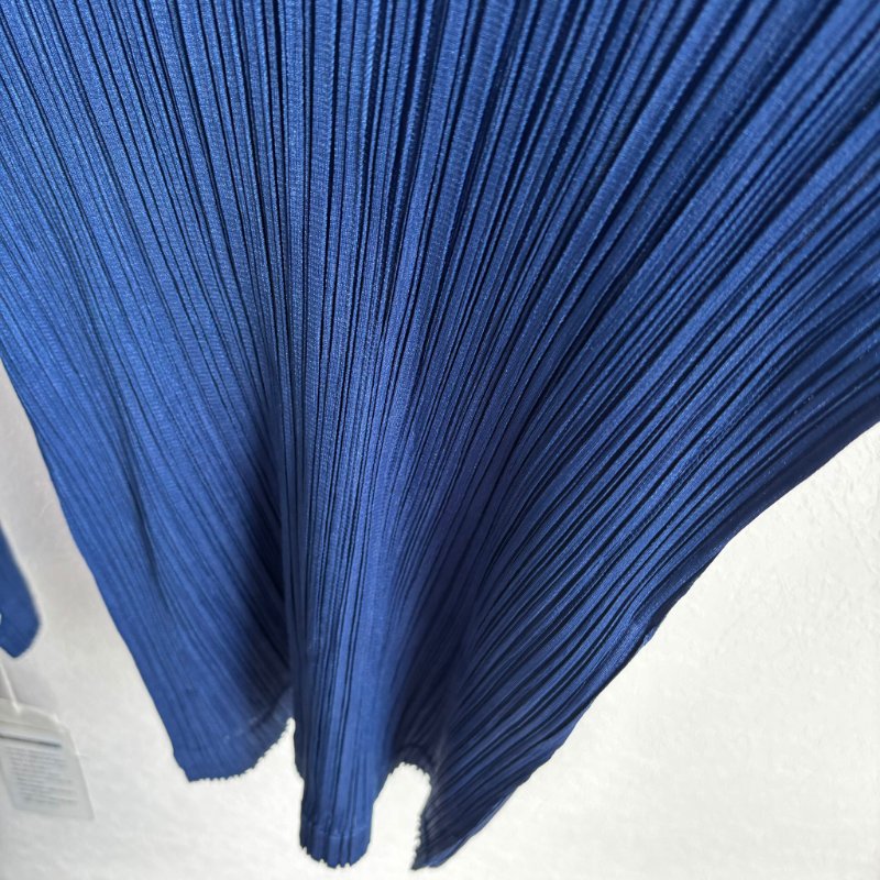 PLEATS PLEASE ISSEY MIYAKE 三宅一生PP 4號 閒 置 未 著 用 JK121 修身款!深藍圓領上衣-7
