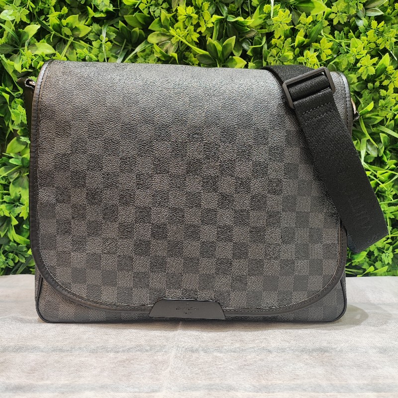Louis Vuitton Graphite Daniel MM-0