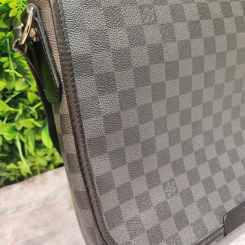 Louis Vuitton Graphite Daniel MM-9