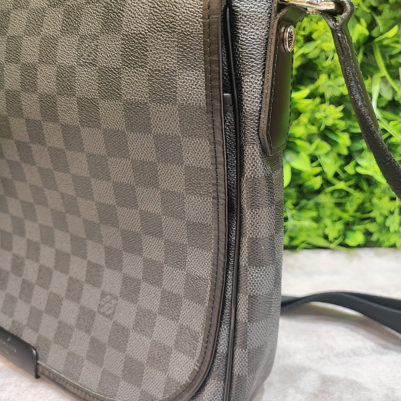 Louis Vuitton Graphite Daniel MM-10