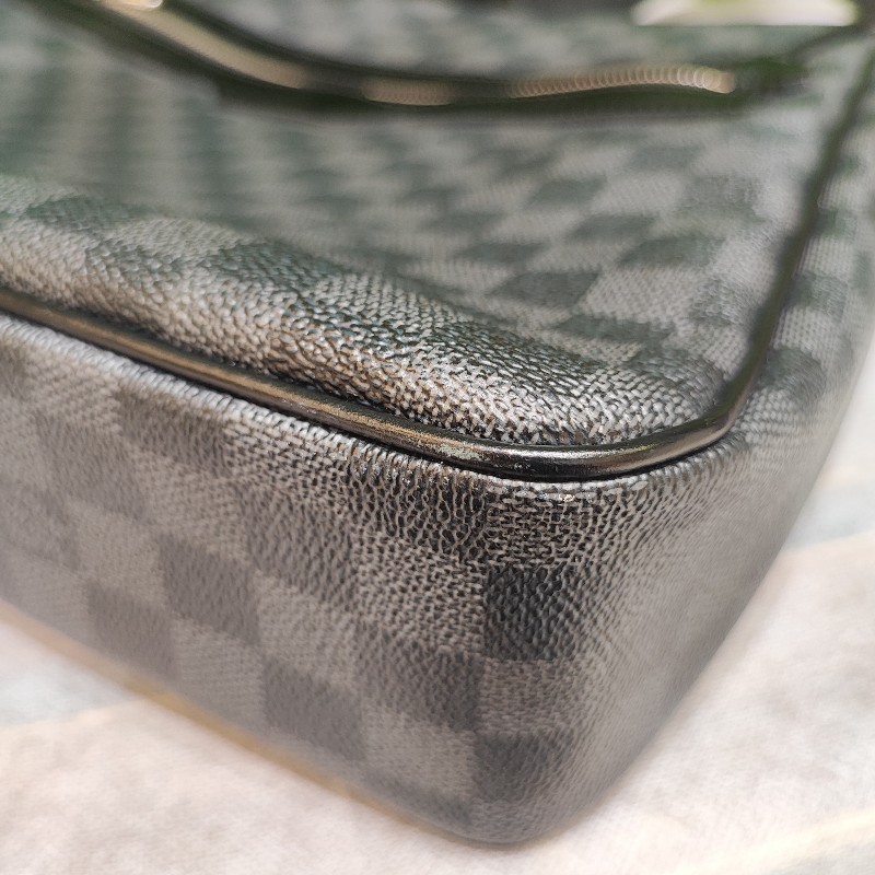 Louis Vuitton Graphite Daniel MM-21