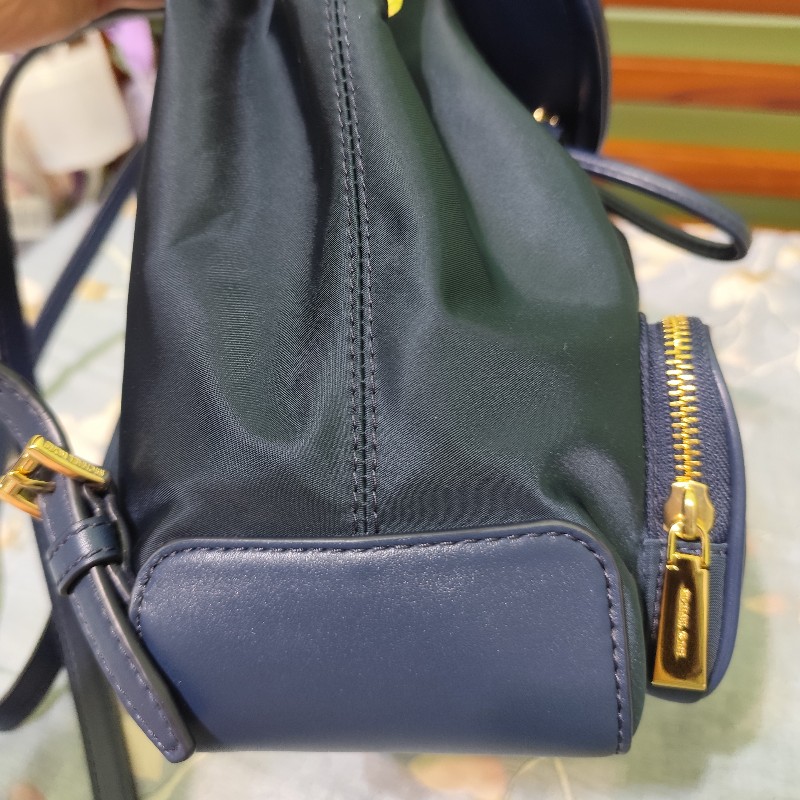 MK Michael Kors 尼龍束口翻蓋釦式後背包-海軍藍 (誠可議)-13