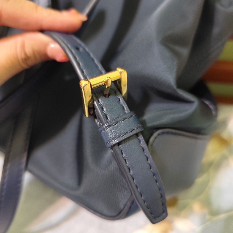 MK Michael Kors 尼龍束口翻蓋釦式後背包-海軍藍 (誠可議)-17
