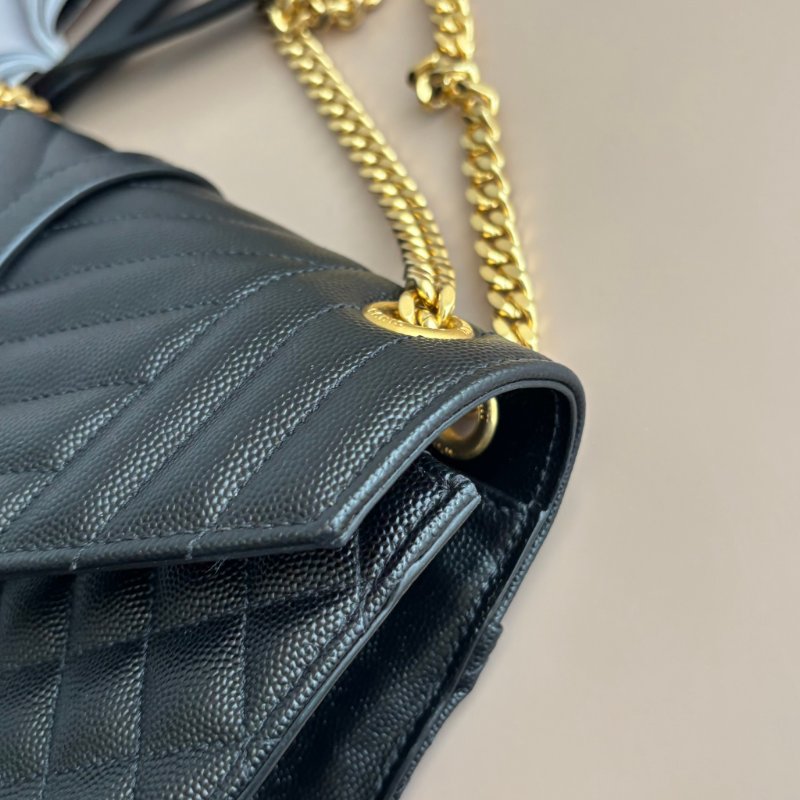::SAINT LAURENT:: YSL envelope 黑金粒面絎縫皮革中型信封袋斜背包 鍊包-27