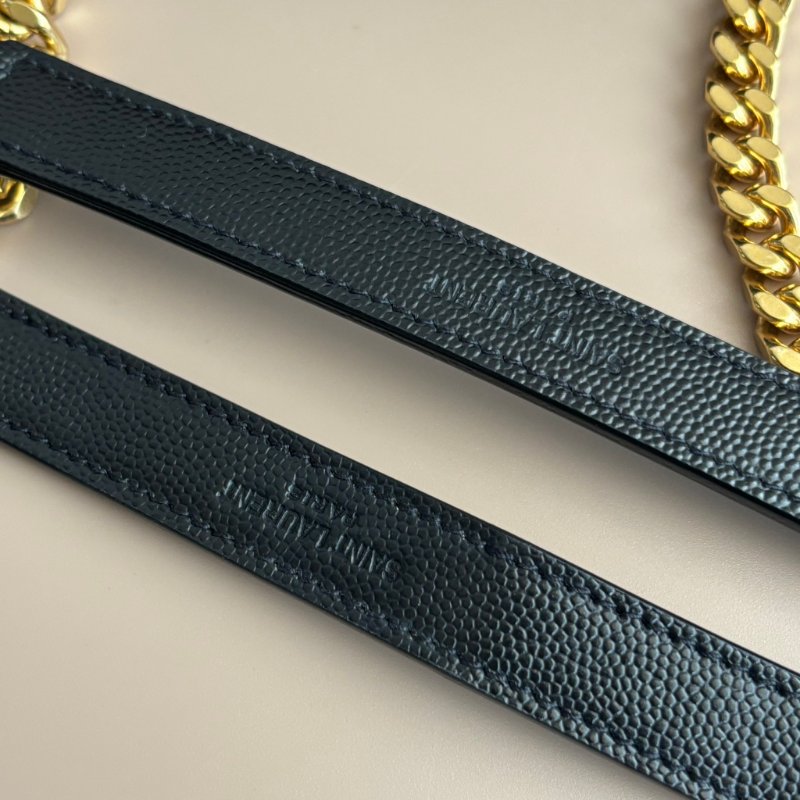 ::SAINT LAURENT:: YSL envelope 黑金粒面絎縫皮革中型信封袋斜背包 鍊包-32