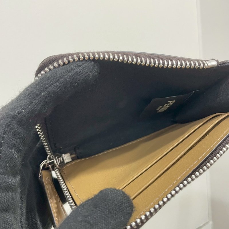 FENDI Zucca老花拚牛皮L拉卡包-4