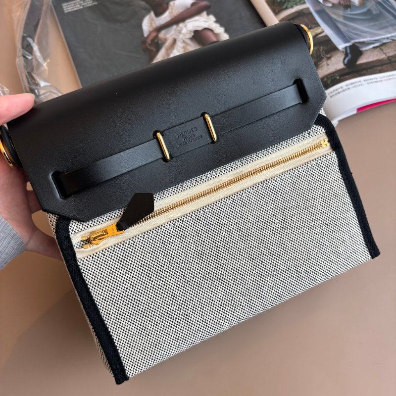 ::HERMES:: 愛馬仕 W刻MINI HERBAG 帆布黑皮革金釦斜背包-1