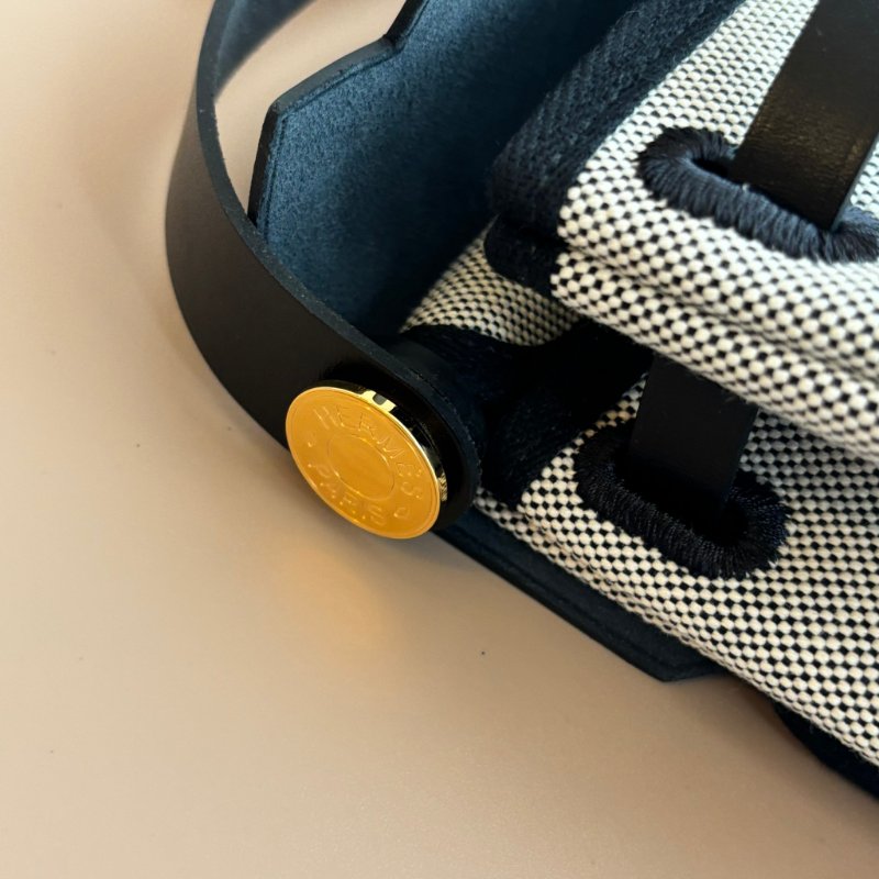 ::HERMES:: 愛馬仕 W刻MINI HERBAG 帆布黑皮革金釦斜背包-14