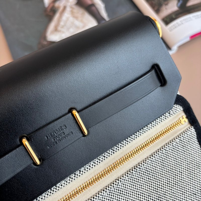 ::HERMES:: 愛馬仕 W刻MINI HERBAG 帆布黑皮革金釦斜背包-18