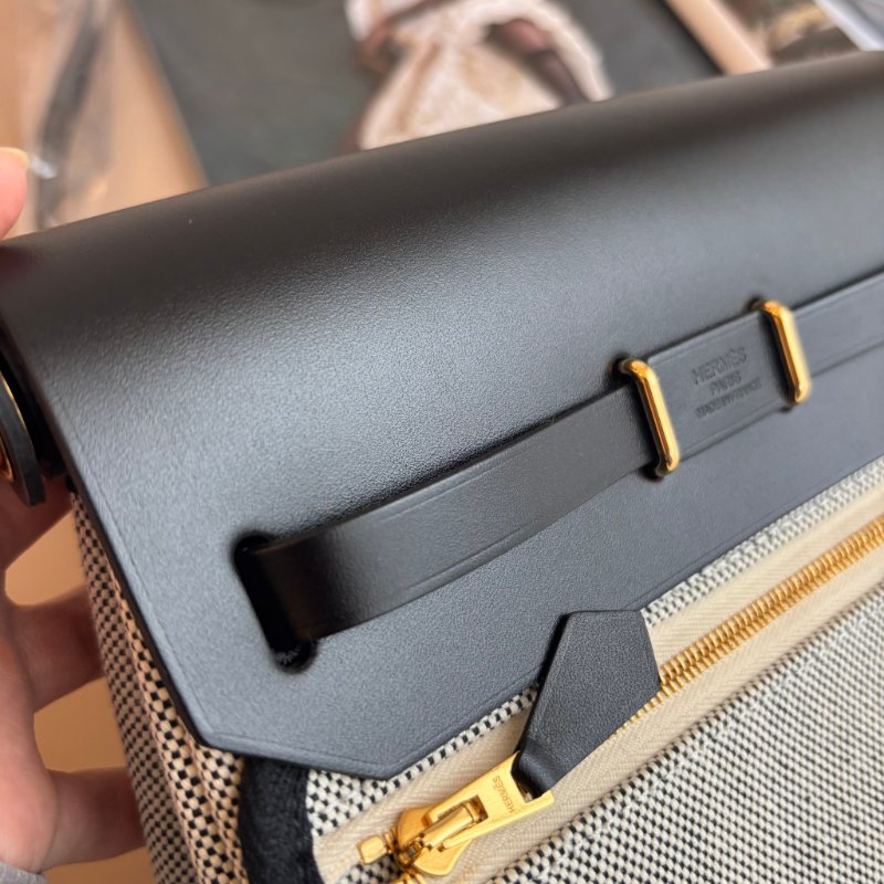 ::HERMES:: 愛馬仕 W刻MINI HERBAG 帆布黑皮革金釦斜背包-21