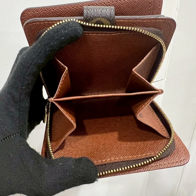 LV 老花釦式短夾-6