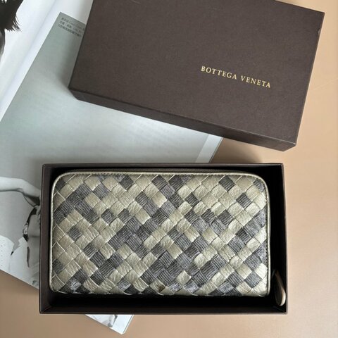 ::BOTTEGA VENETA:: BV 經典編織銀/灰色拉鍊長夾