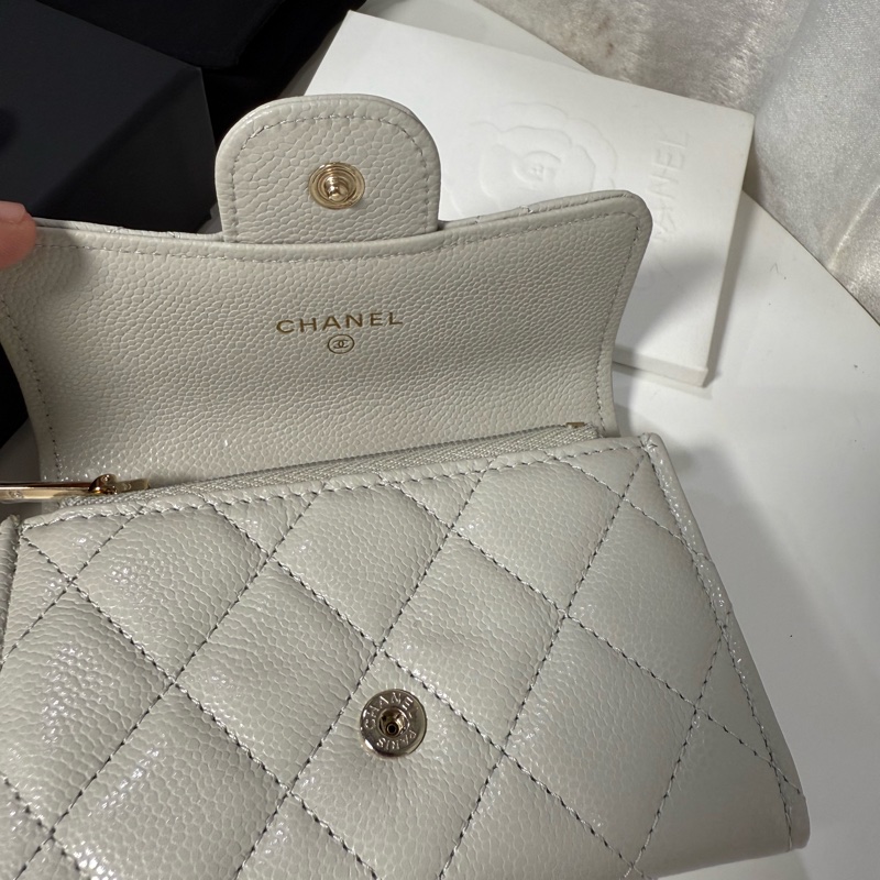 全新全配🖤CHANEL 經典款 雙C單層卡包 奶灰色🤍-5