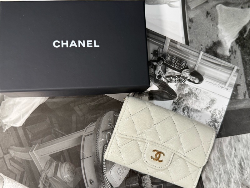 全新全配🖤CHANEL 經典款 雙C單層卡包 奶灰色🤍-13