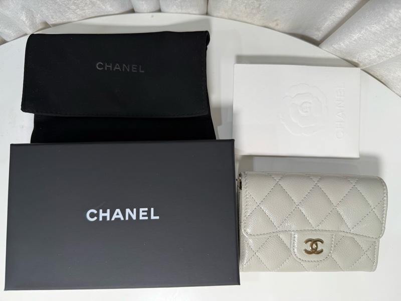 全新全配🖤CHANEL 經典款 雙C單層卡包 奶灰色🤍-19