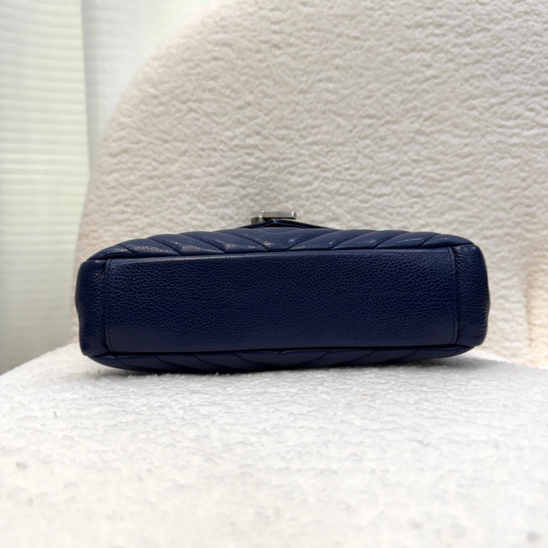 YSL藍色牛皮霧銀釦V型紋學院包428056-14