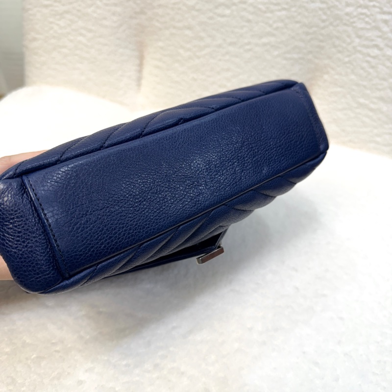 YSL藍色牛皮霧銀釦V型紋學院包428056-21