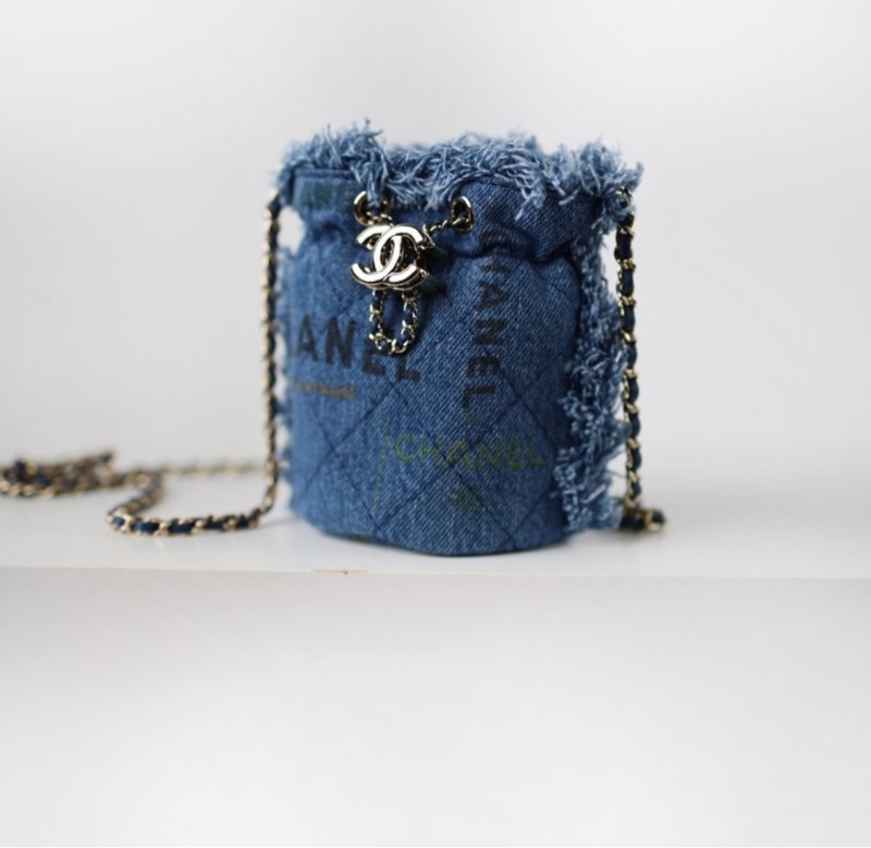 Chanel 牛仔塗鴉款 Mini水桶包-1