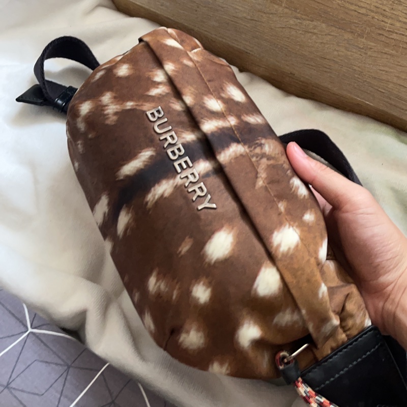 BURBERRY小鹿腰包 華泰購入 有防塵袋-0