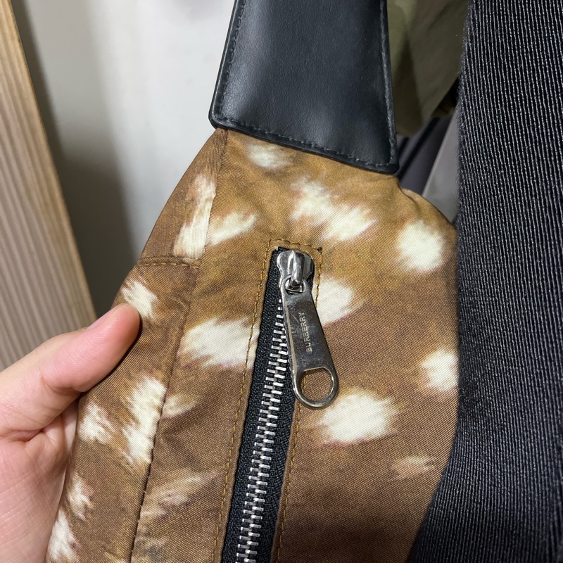 BURBERRY小鹿腰包 華泰購入 有防塵袋-10