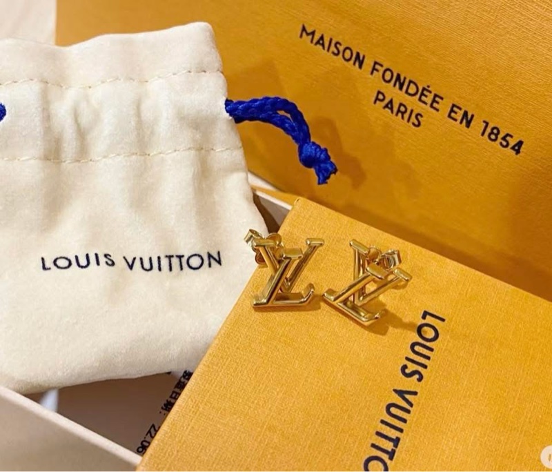 爆款✨Louis Vuitton LV經典明星網紅款字母耳環-10