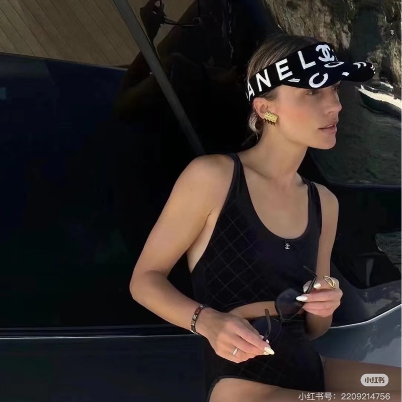 Chanel 沙灘系列 黑白CHANEL字樣毛巾布遮陽帽-1