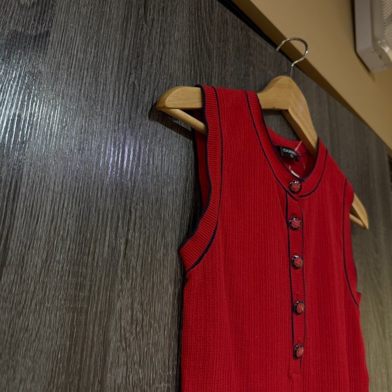 【美收精品】CHANEL 紅色鈕扣無袖背心 1-972-2
