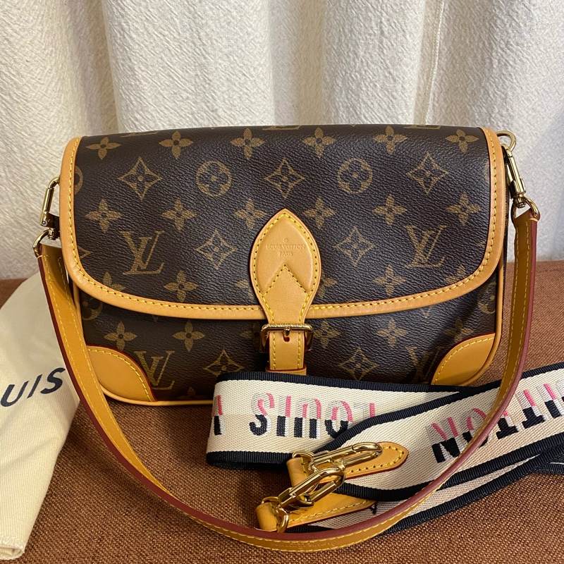 Louis Vuitton Diane PM經典老花帆布塗層法棍單肩後背包-0