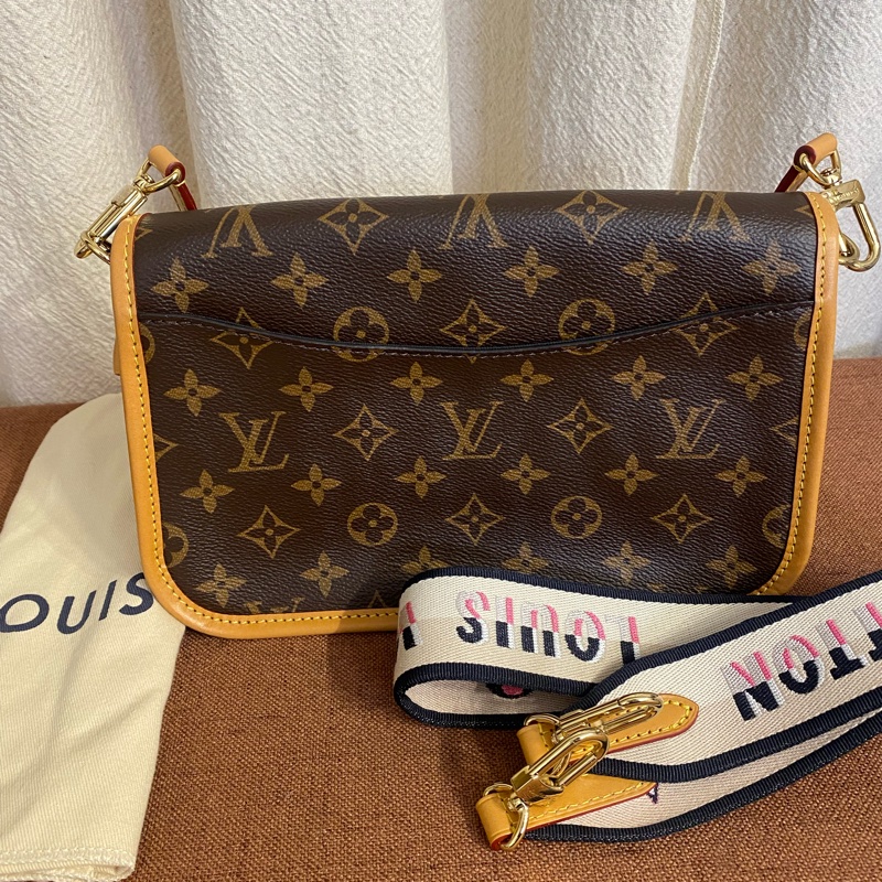 Louis Vuitton Diane PM經典老花帆布塗層法棍單肩後背包-1