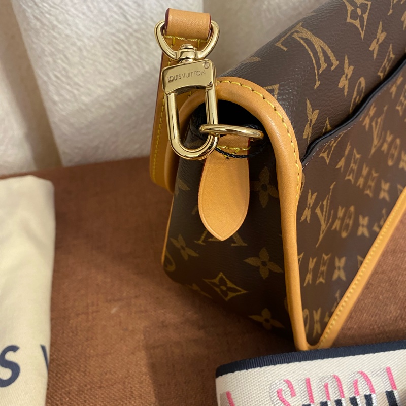 Louis Vuitton Diane PM經典老花帆布塗層法棍單肩後背包-6
