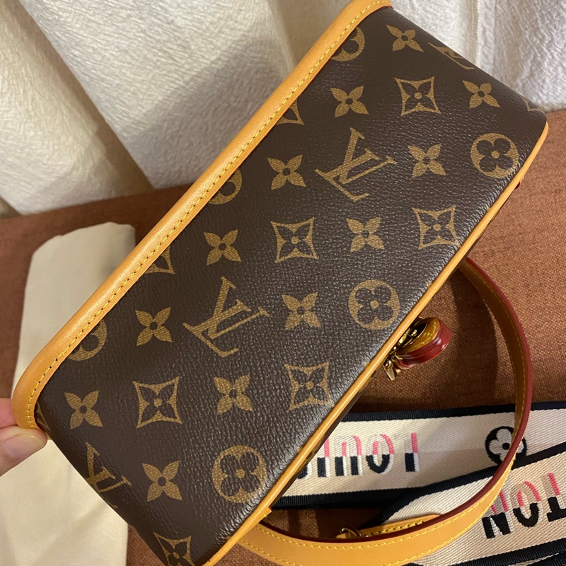 Louis Vuitton Diane PM經典老花帆布塗層法棍單肩後背包-7