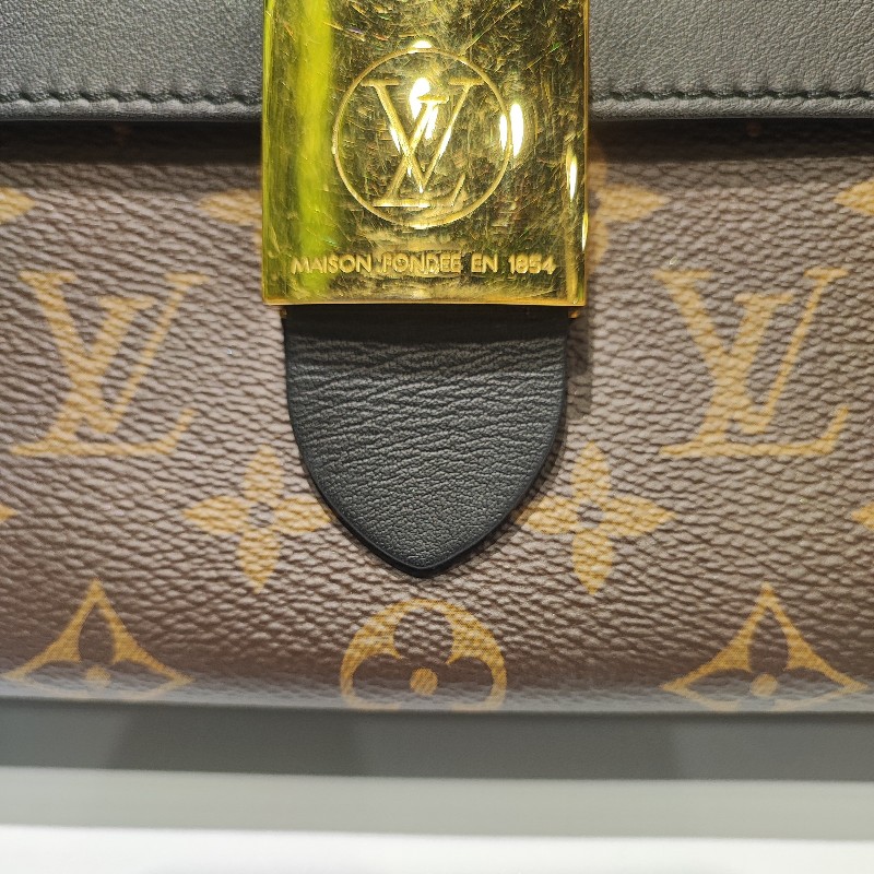 Louis Vuitton Locky BB-11
