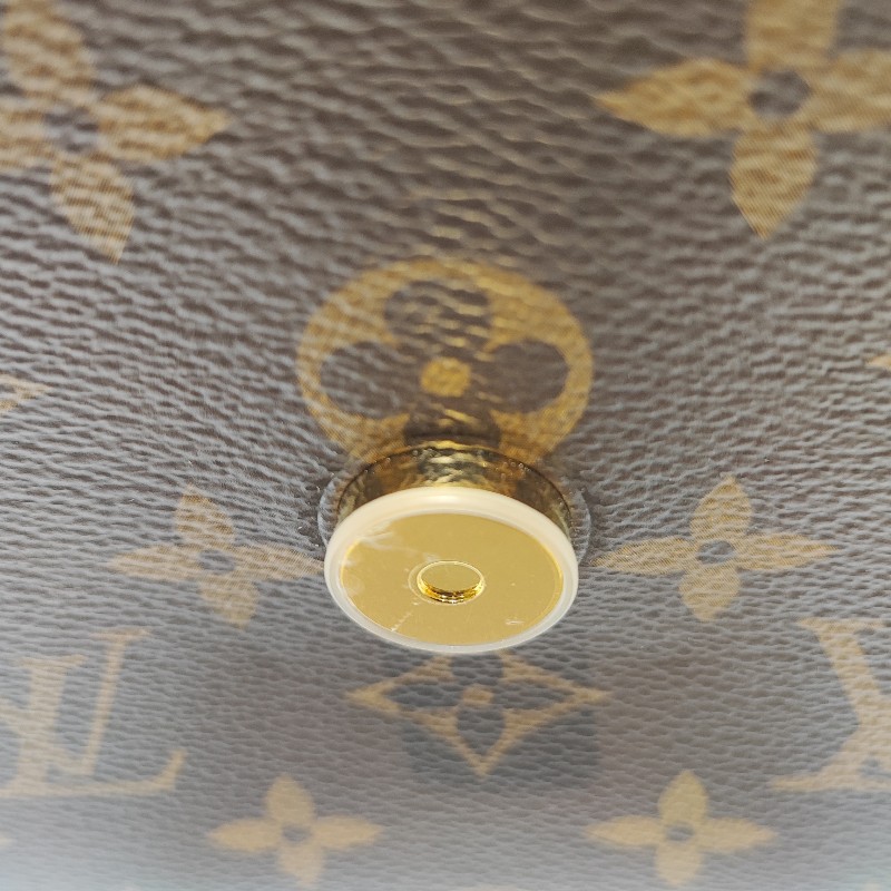Louis Vuitton Locky BB-24