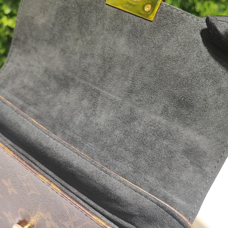 Louis Vuitton Locky BB-25