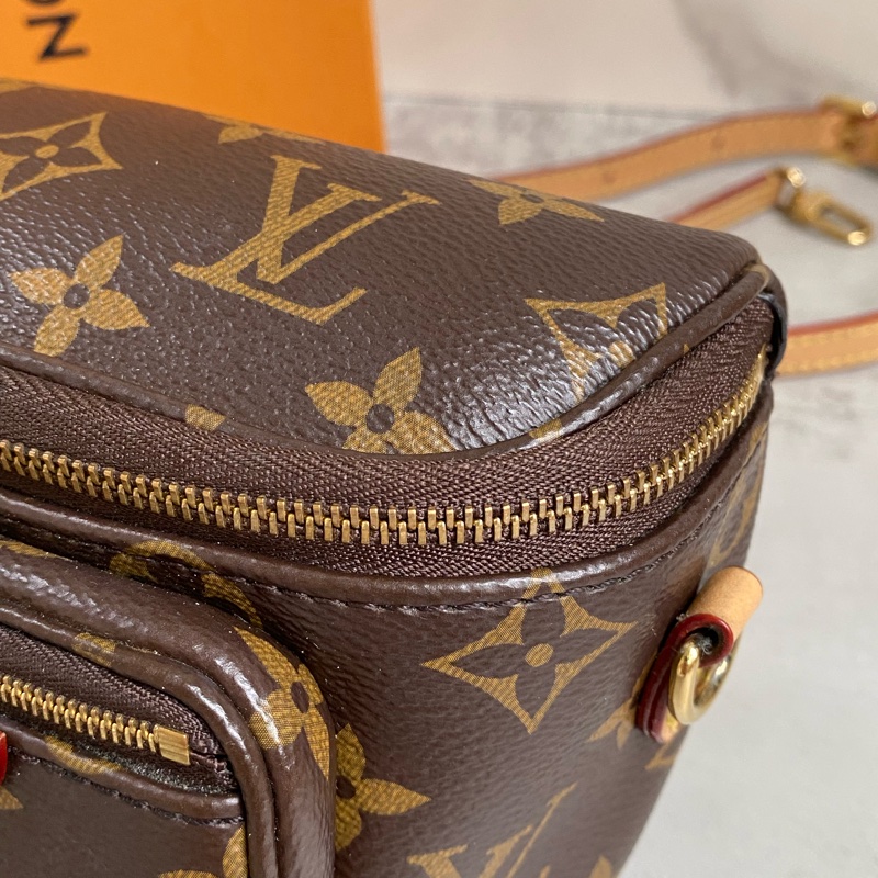 LV Mini bumbag 經典系列Monogram 腰包 / 胸背包-8