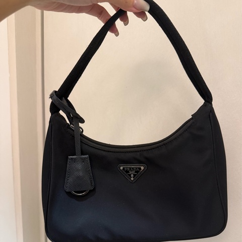 prada hobo尼龍