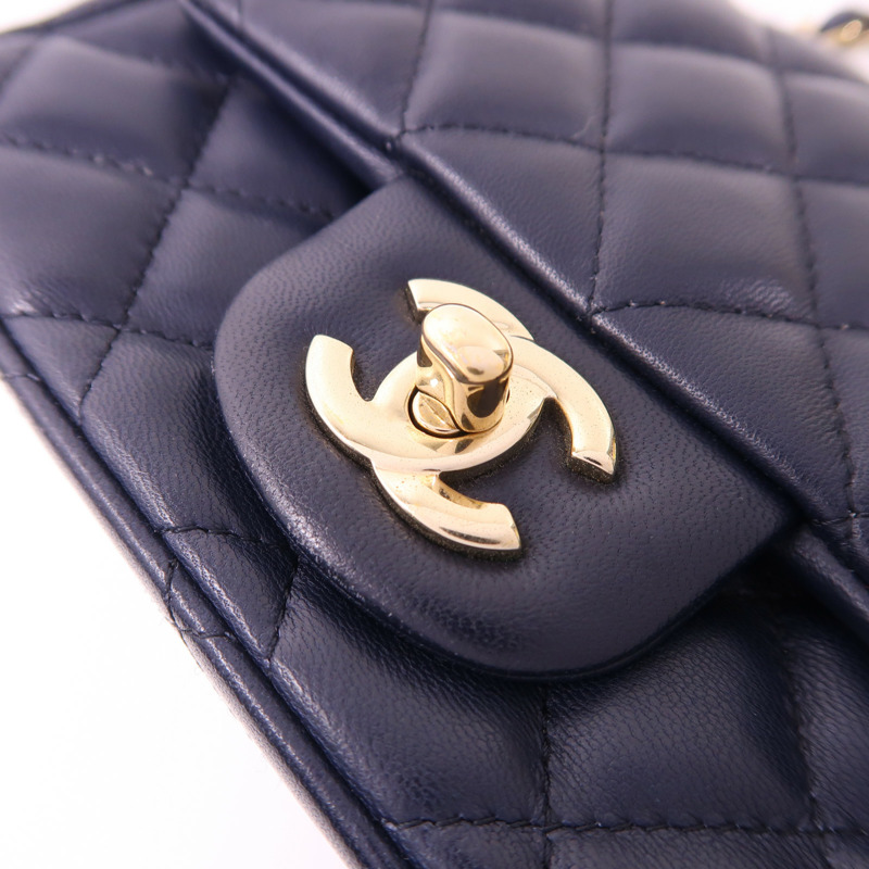 CHANEL 羊皮皮革Mini Classic 17金扣鏈帶肩背袋-10