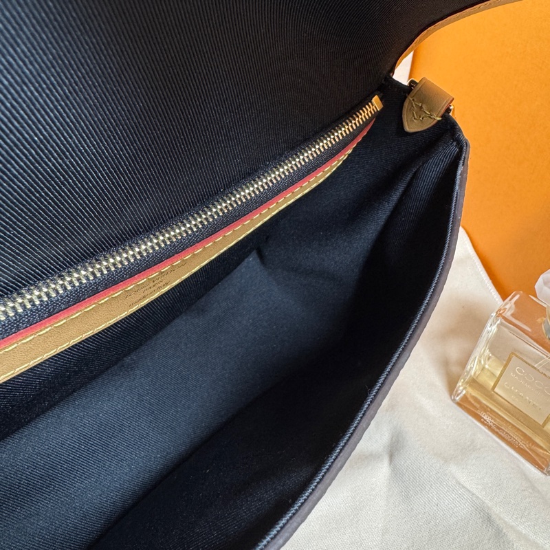 #LV #法棍包 M45985 #芯片款 #部分膠膜還在-29