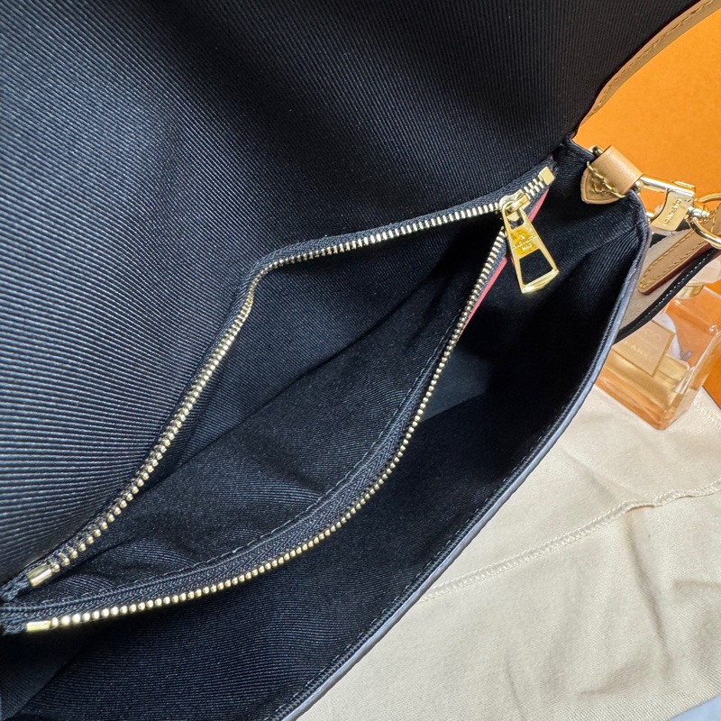 #LV #法棍包 M45985 #芯片款 #部分膠膜還在-31