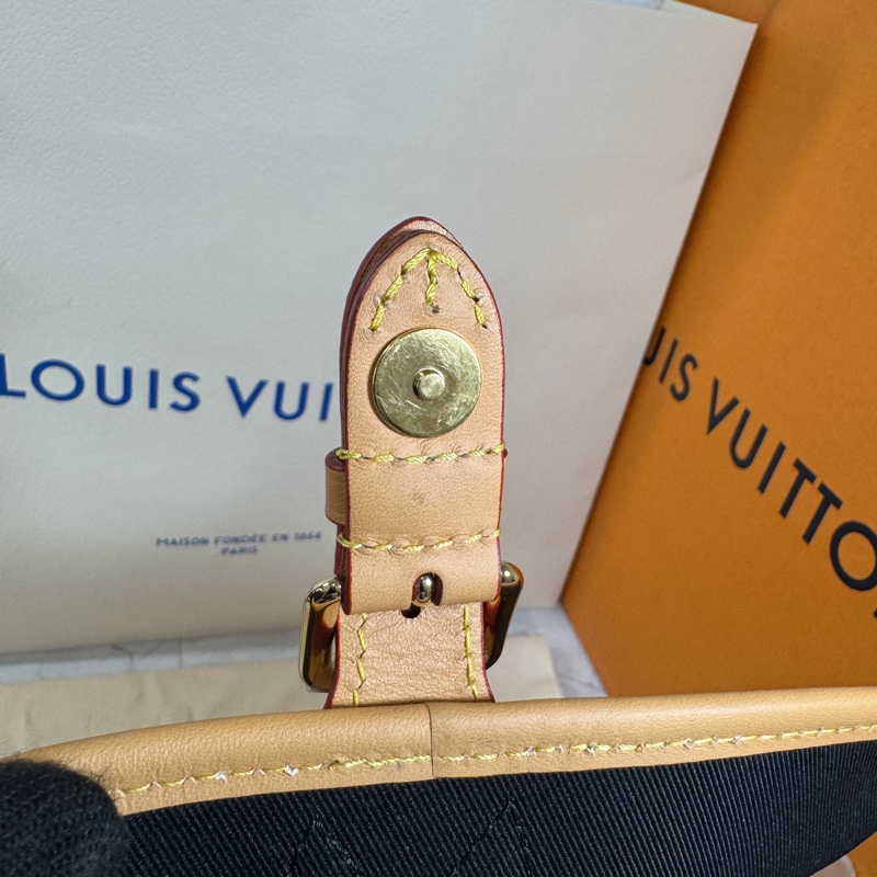 #LV #法棍包 M45985 #芯片款 #部分膠膜還在-37