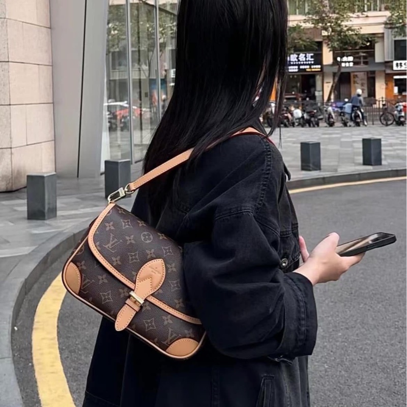 #LV #法棍包 M45985 #芯片款 #部分膠膜還在-52