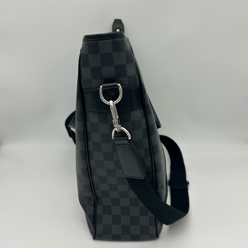 「JL精品代購」9新 louis vuitton 2way黑銀棋盤格男士斜背托特包-6