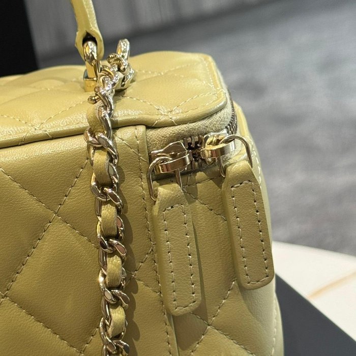 *SHIHNA名牌精品* CHANEL 小羊皮長型化妝鍊帶包-4