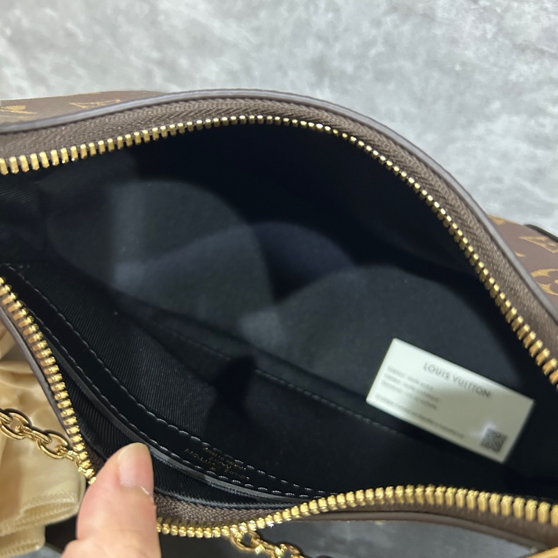 全新 LV黑牛角包-13