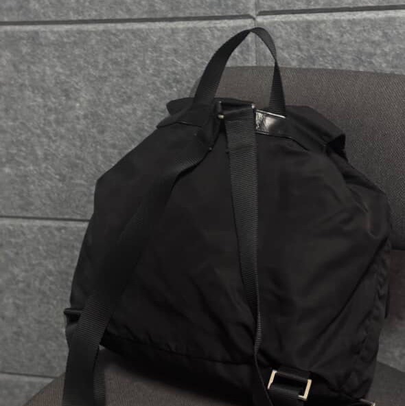 Prada普拉達 黑色尼龍後背包-2