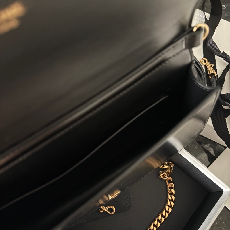 全新MULTIPOCHETTE亮澤牛皮革袖珍包-黑-9