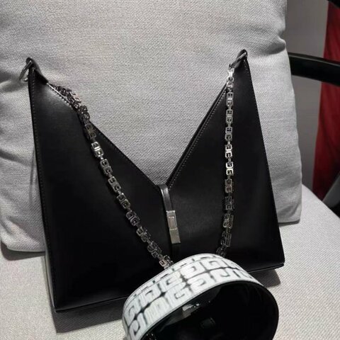 GIVENCHY Cut-out 鍊條牛皮肩背斜背包27.5*6.5*27.5  99新配件塵袋