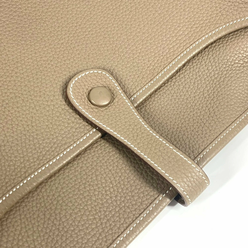 HERMES 愛馬仕 Evelyn 3 GM 包 H 穿孔標誌斜背包單肩包 Taurillon Clemence 男款女 Etoupe 米色-13