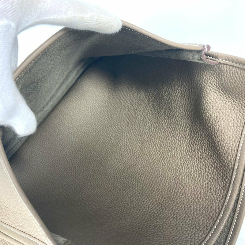 HERMES 愛馬仕 Evelyn 3 GM 包 H 穿孔標誌斜背包單肩包 Taurillon Clemence 男款女 Etoupe 米色-14
