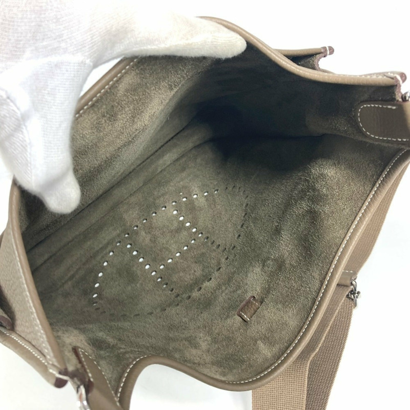 HERMES 愛馬仕 Evelyn 3 GM 包 H 穿孔標誌斜背包單肩包 Taurillon Clemence 男款女 Etoupe 米色-15